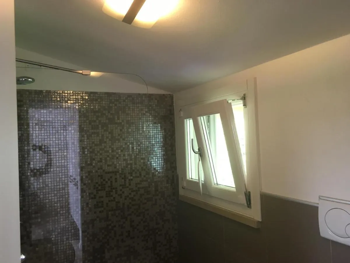 Appartamento Moderno Con Ampia Terrazza Castelletto Di Brenzone Apartment