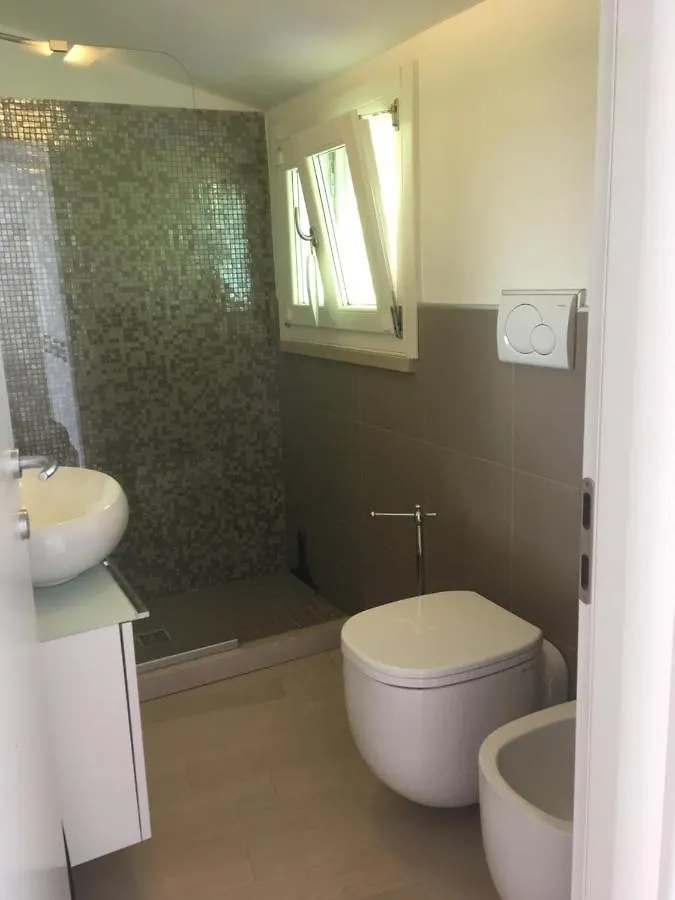 Appartamento Moderno Con Ampia Terrazza Castelletto Di Brenzone Apartment
