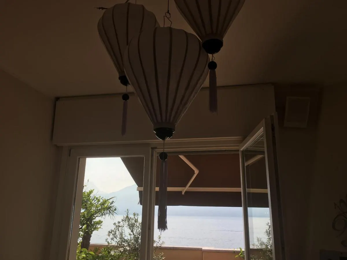 Appartamento Moderno Con Ampia Terrazza Castelletto Di Brenzone Apartment